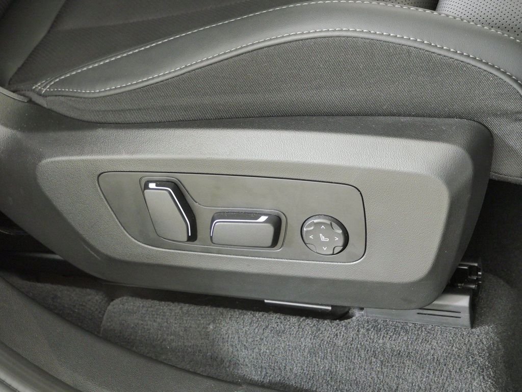 Certified Used 2025 Alpine White BMW 30 xDrive image 28