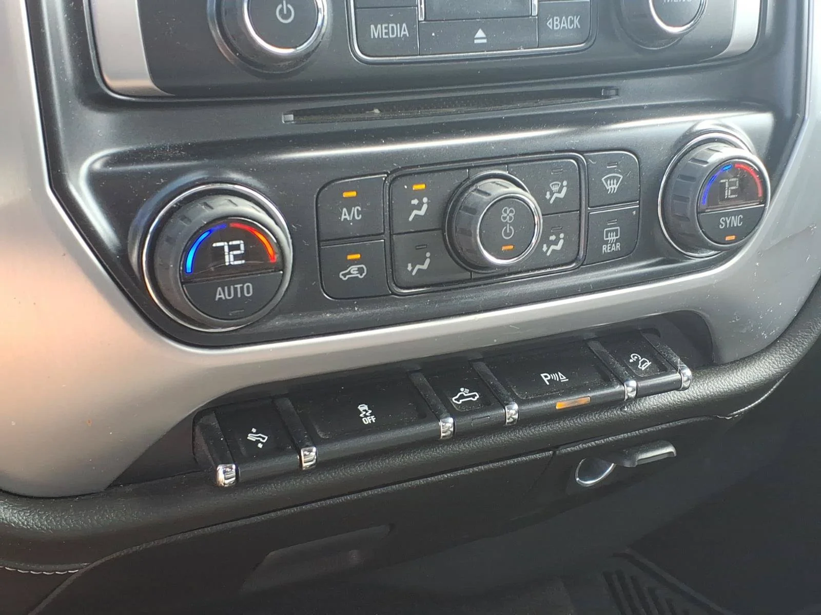 Used 2015 Sonoma Red Metallic GMC SLE image 9