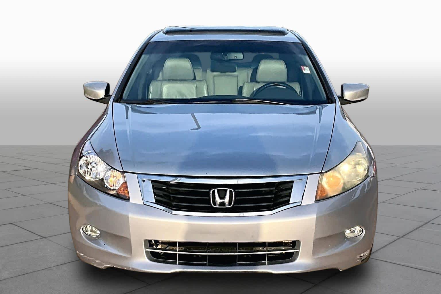 Used 2009 Alabaster Silver Metallic Honda EX-L image 3