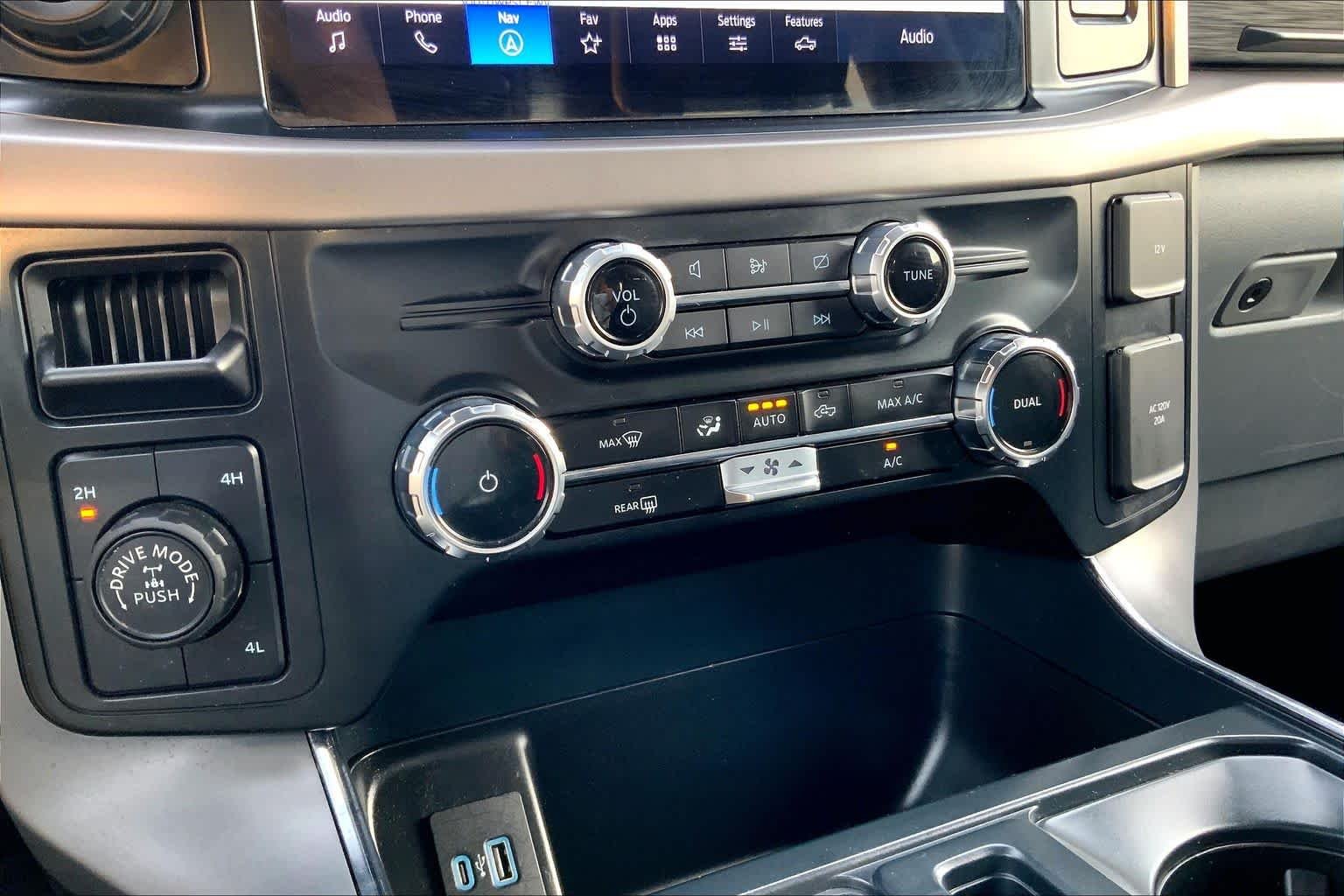 Used 2024 Agate Black Metallic Ford XLT image 33