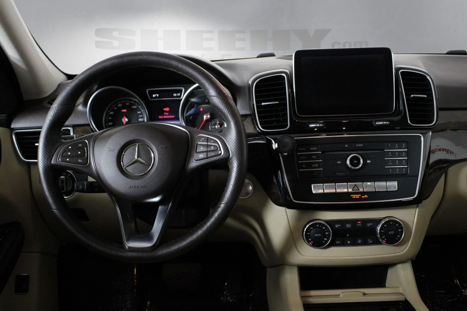 Used 2016 Black Mercedes-Benz GLE 300d image 3