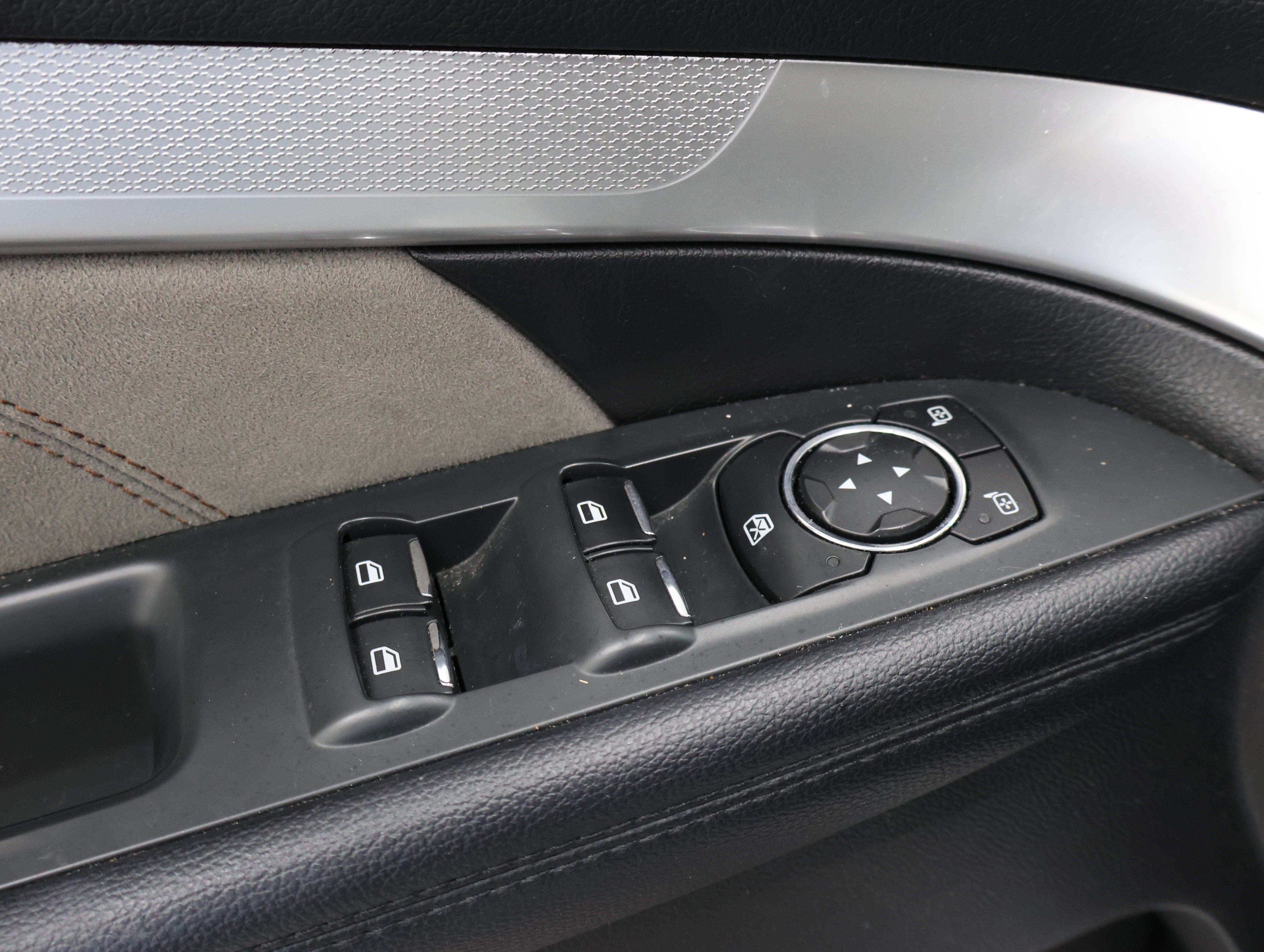 Used 2017  Ford XLT image 41