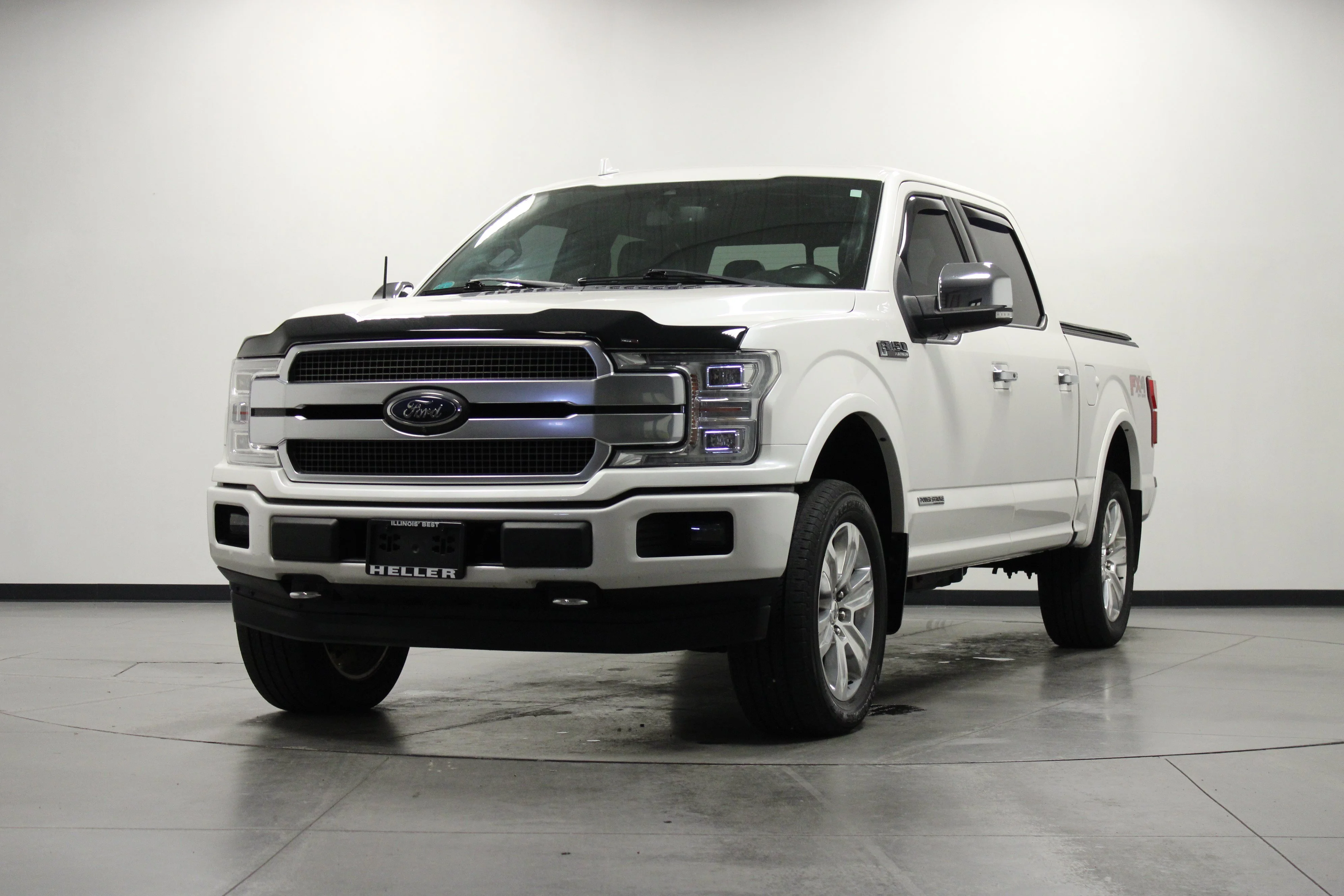 Used 2018 White Platinum Metallic Tri-Coat Ford Platinum image 8