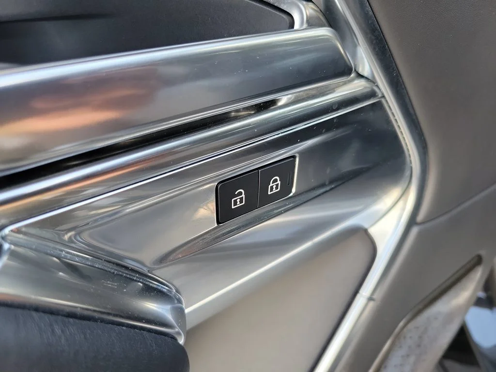 Used 2023 Santorini Black Metallic Land Rover Autobiography image 18