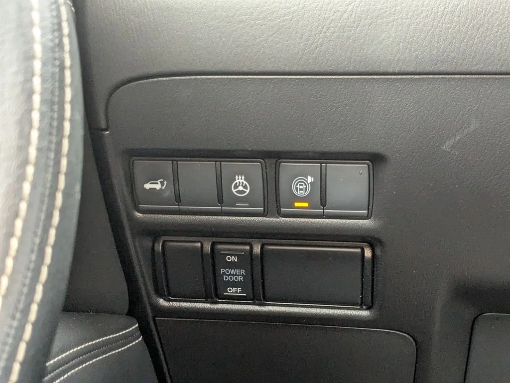 Used 2024 Gray INFINITI Premium Select image 22