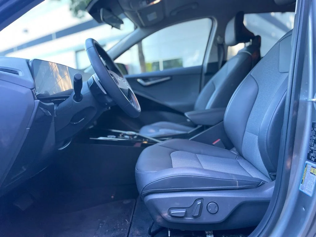 Used 2024 Steel Gray Kia Wind image 15