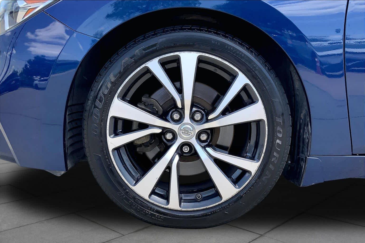 Used 2018 Deep Blue Pearl Nissan SV image 11