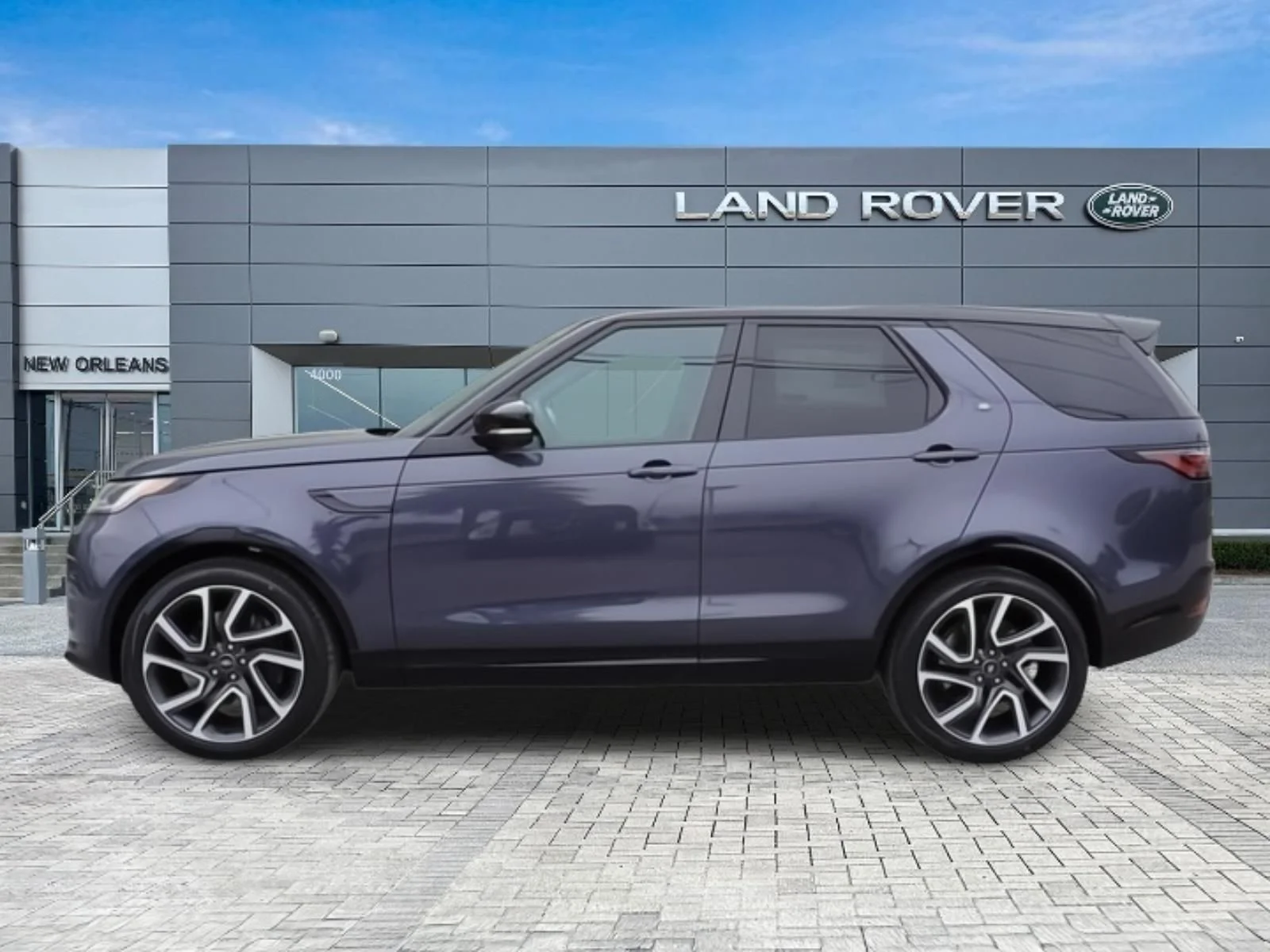 New 2024 Varesine Blue Land Rover Dynamic SE image 5