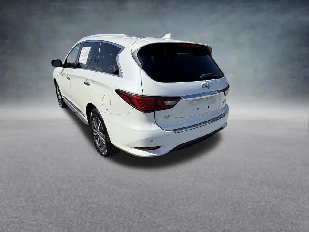 Used 2019 White INFINITI LUXE image 3
