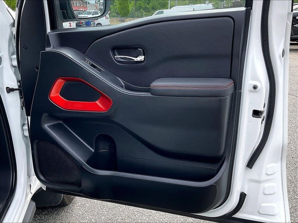 Used 2024 White Nissan PRO-4X image 12