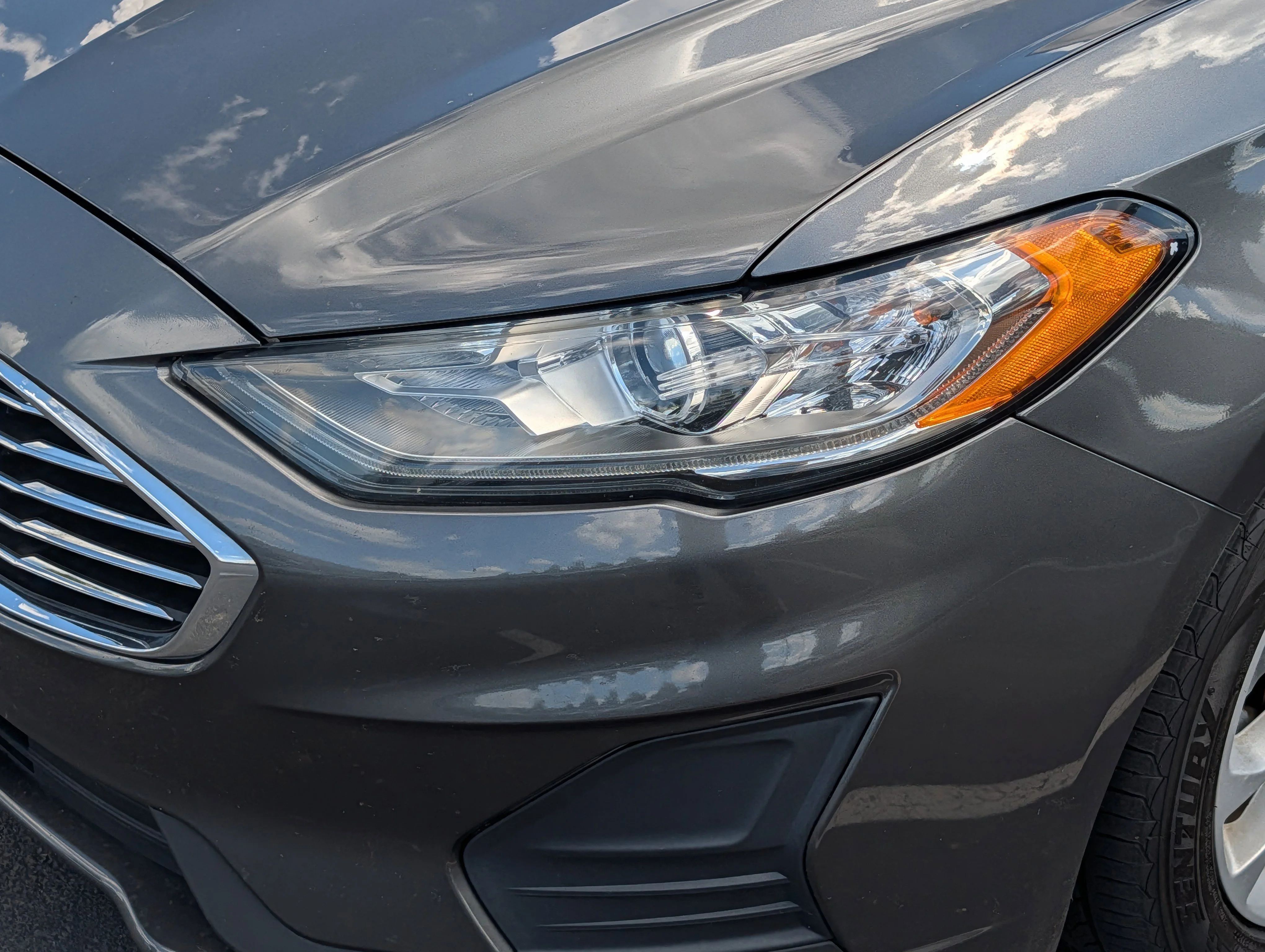 Used 2019 Magnetic Metallic Ford SE image 16