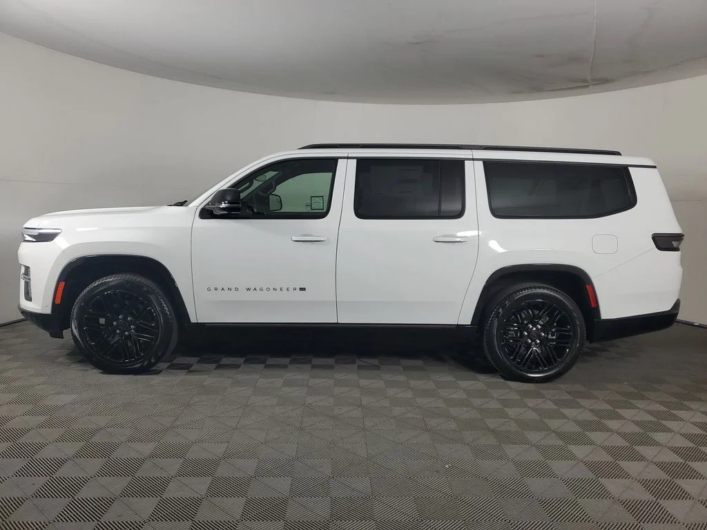 New 2026 Bright White Clear-Coat Exterior Paint Jeep Limited Reserve image 7