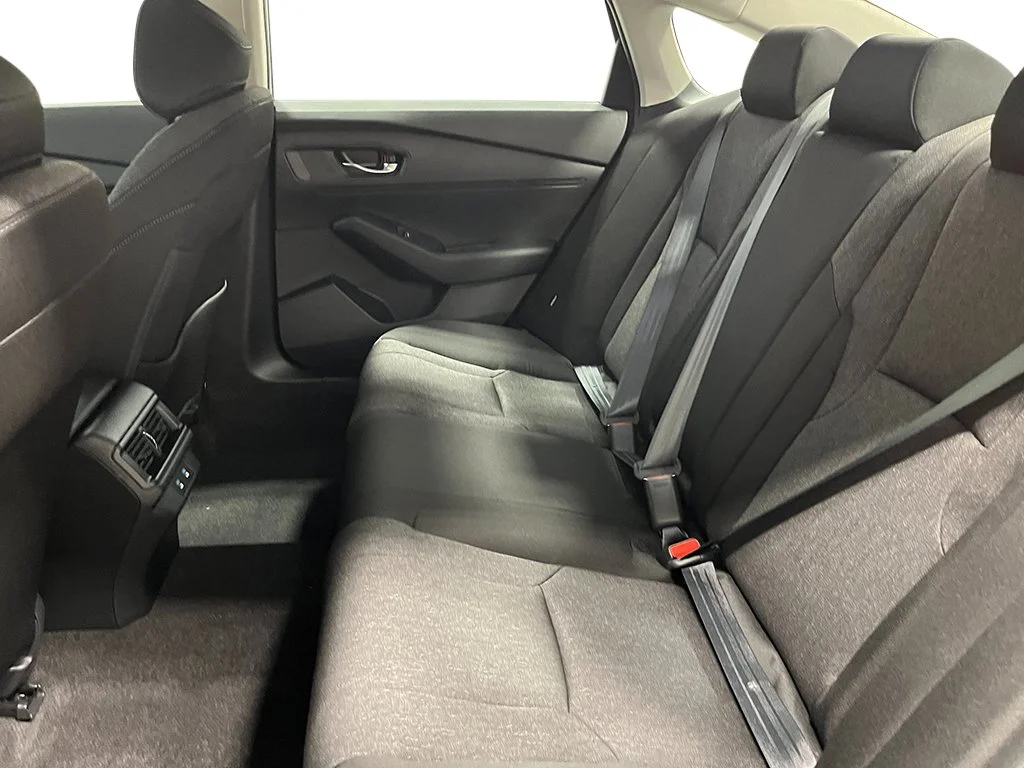 Used 2025  Honda SE image 26