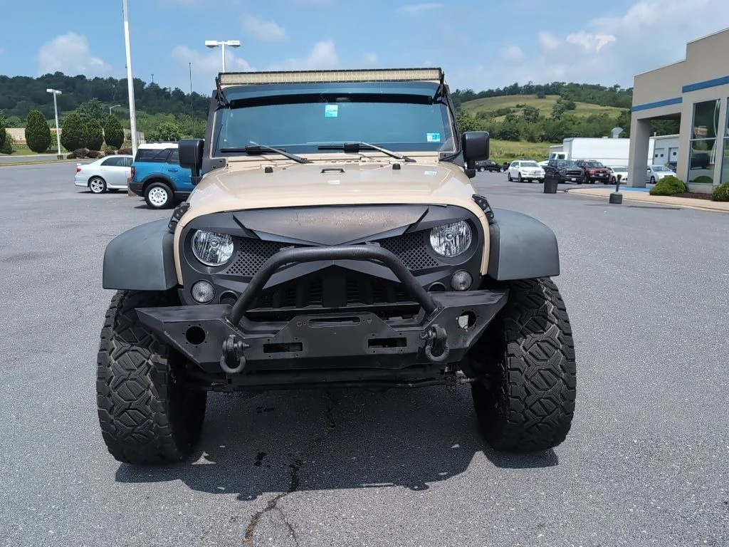 Used 2016 Beige Jeep Unlimited Rubicon image 3