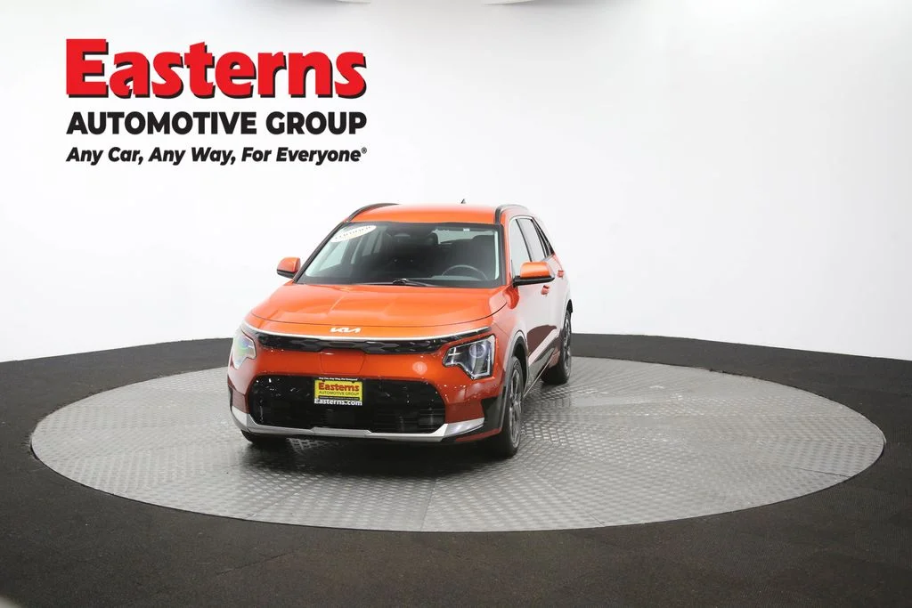 Used 2023 Red Kia Wind image 53