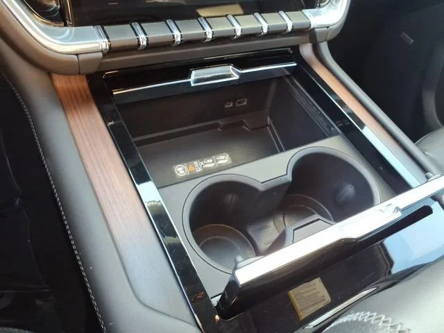 Used 2025 Onyx Black GMC Denali image 21