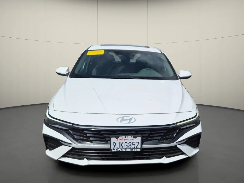 Used 2024 White Hyundai SEL image 2