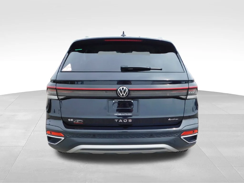 Used 2025 Black Volkswagen 1.5T SE image 4