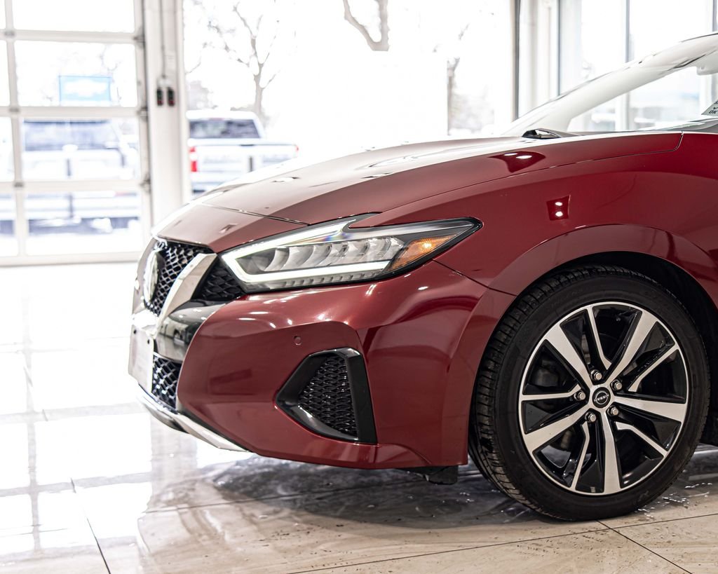 Used 2023 Red Nissan 3.5 SL image 4