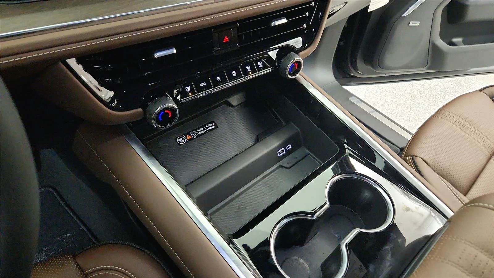2026 Chevrolet Suburban High Country - Photo 29