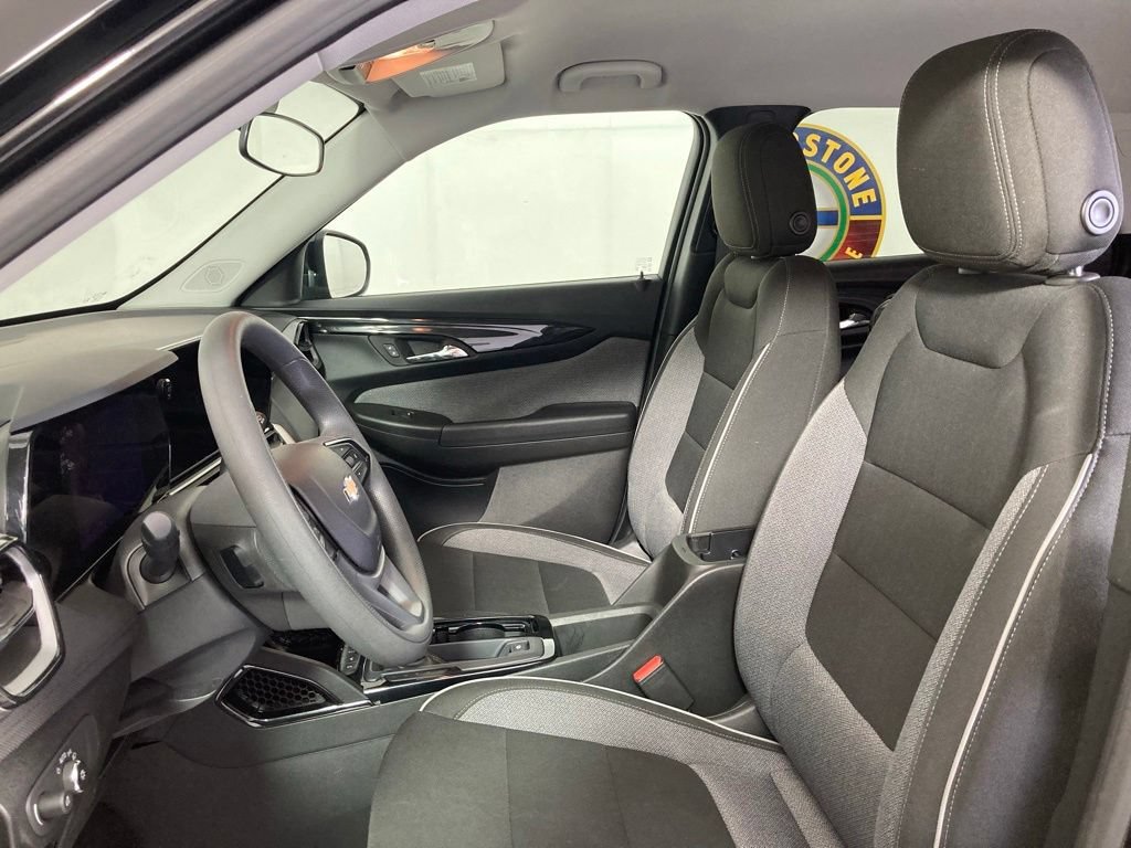 Used 2025 Mosaic Black Metallic Chevrolet LT image 10