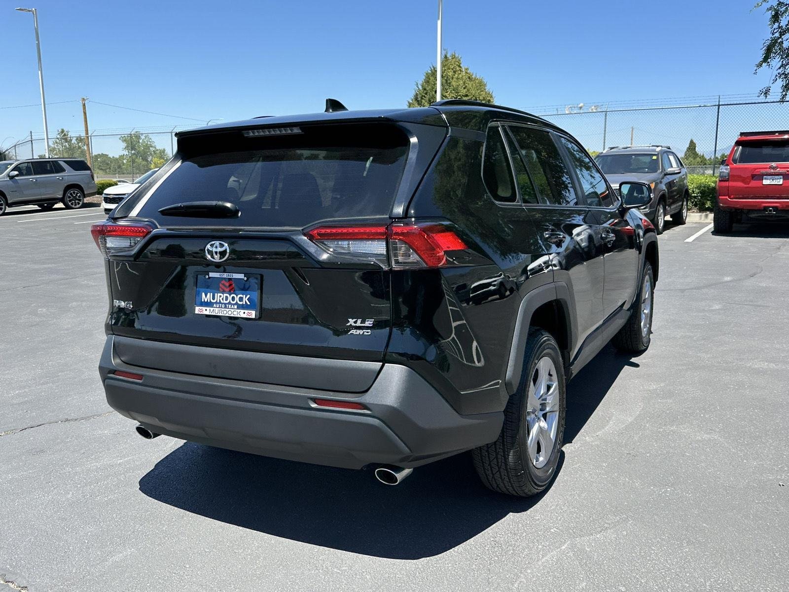 2025 Toyota RAV4 XLE - Photo 8