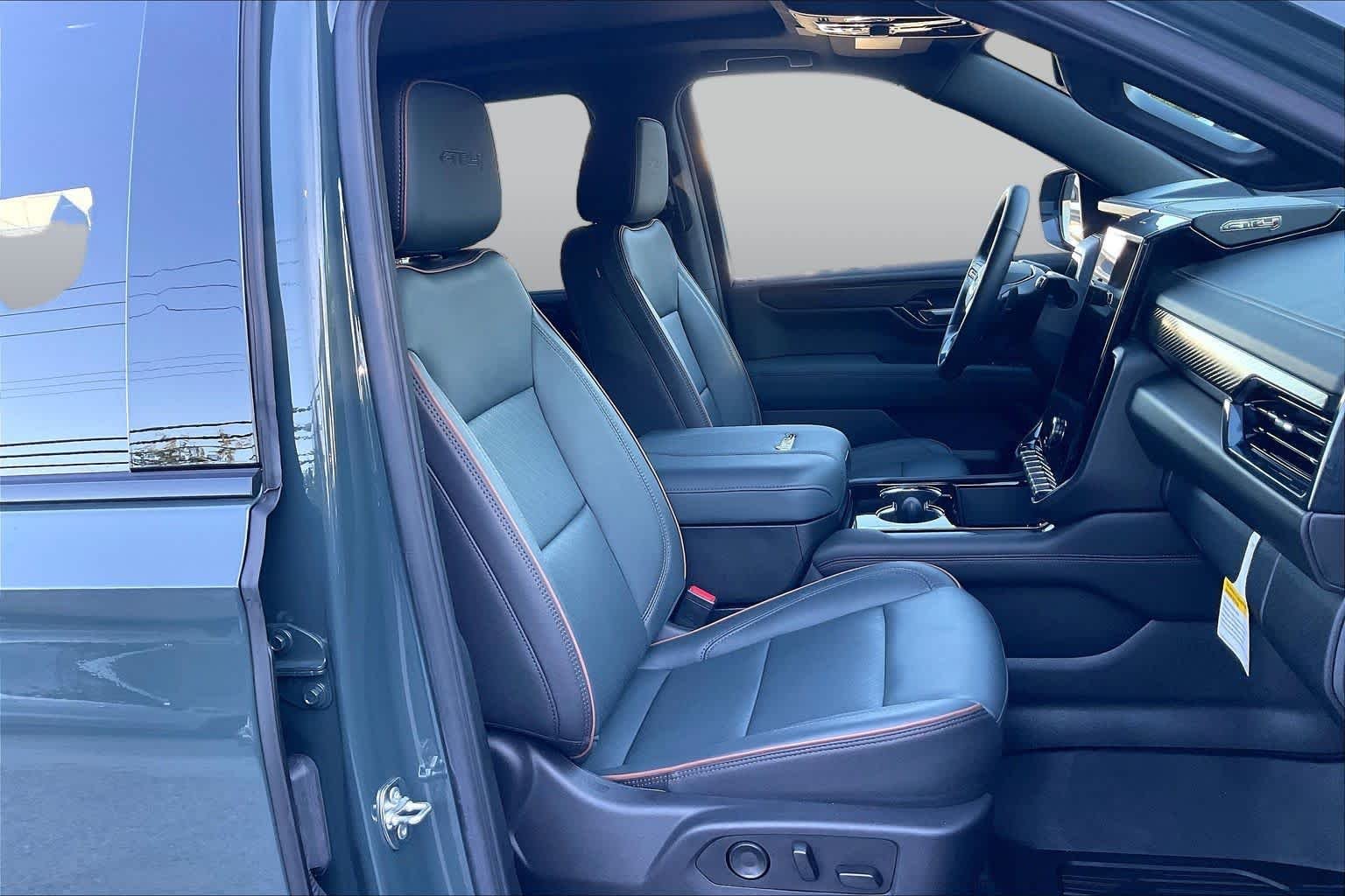 Used 2026 Midnight Pine GMC AT4 image 9