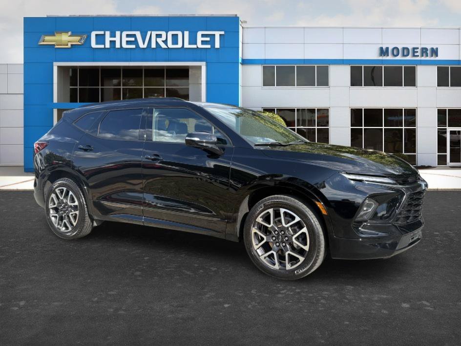 Used 2023 Black Chevrolet RS image 6