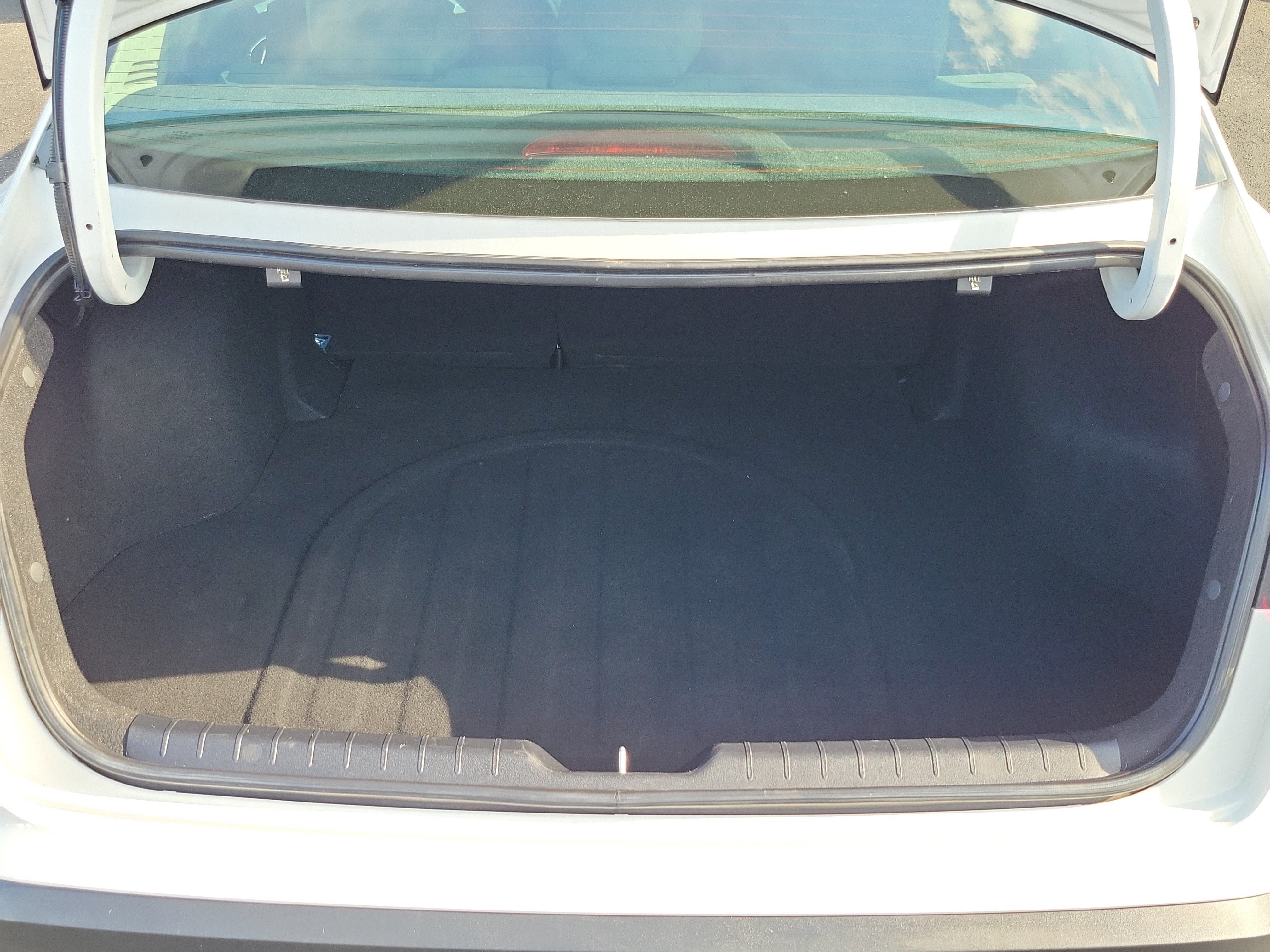 Certified Used 2025 Snow White Pearl Kia EX image 9