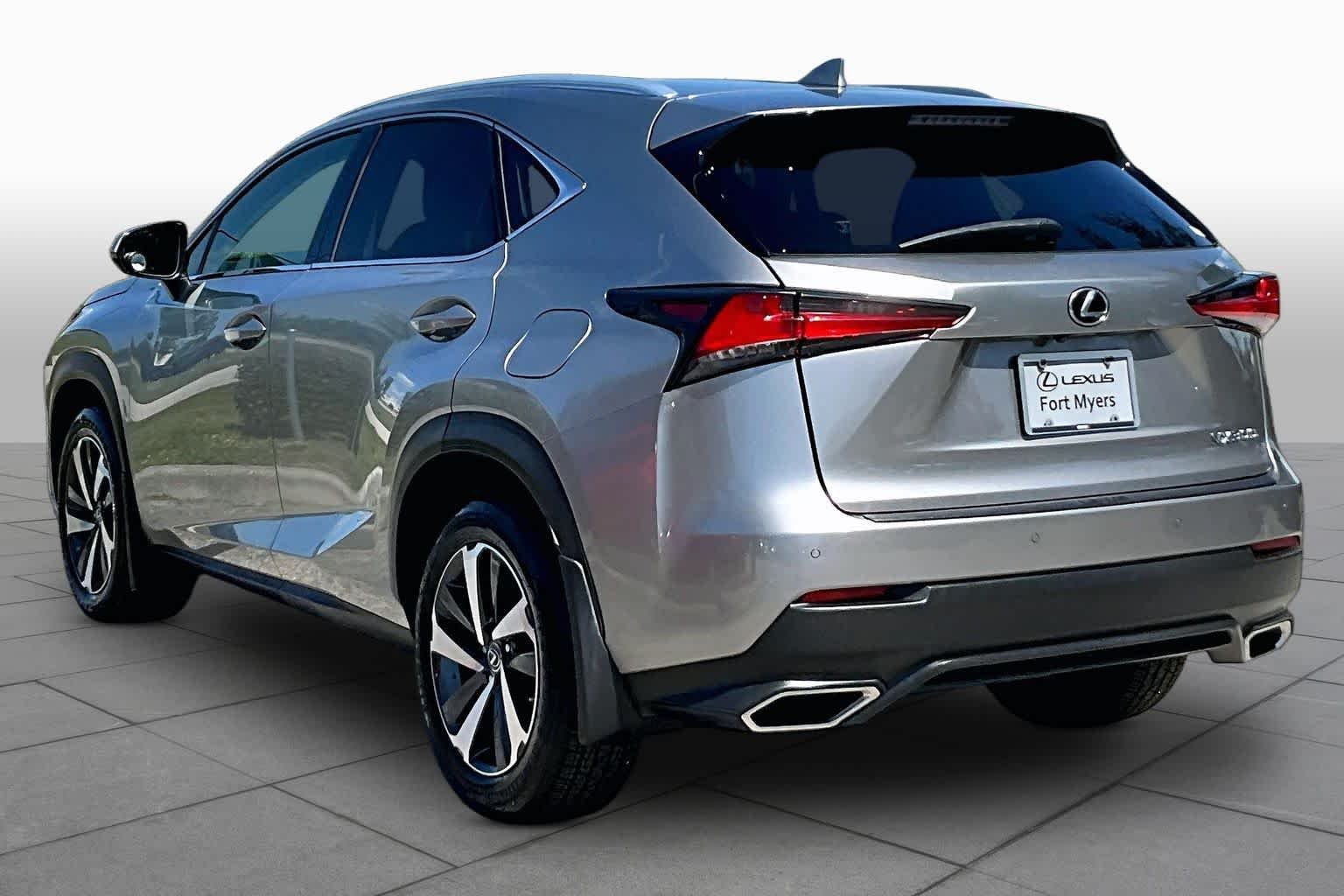 Used 2019 Atomic Silver Lexus  image 12