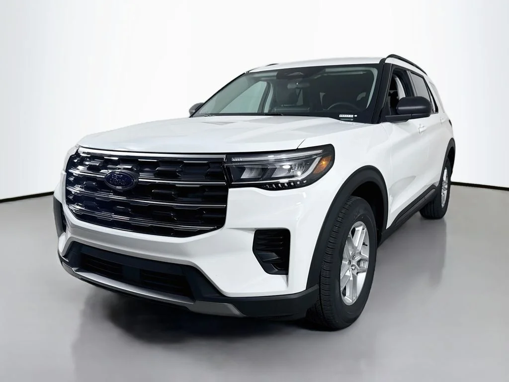 New 2026 Star White Metallic Tri-Coat Ford Active image 3