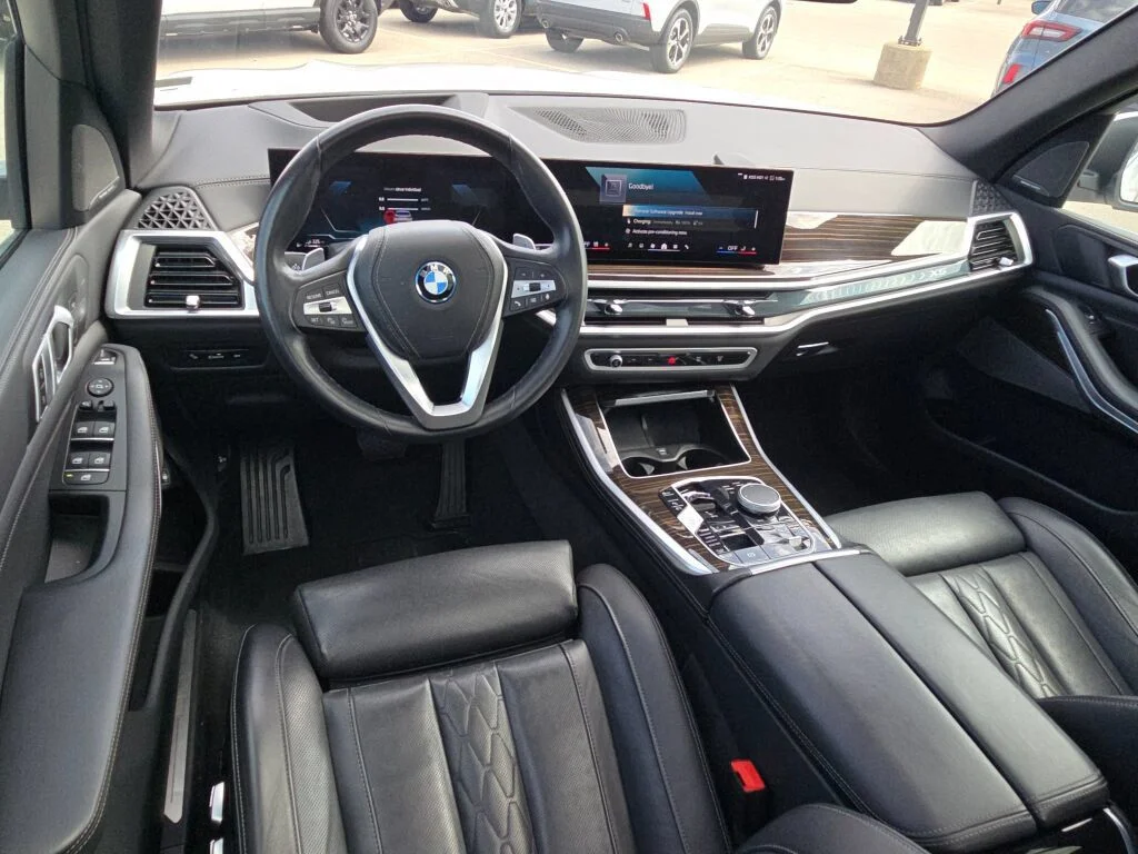 Used 2025 Alpine White BMW xDrive50e image 21