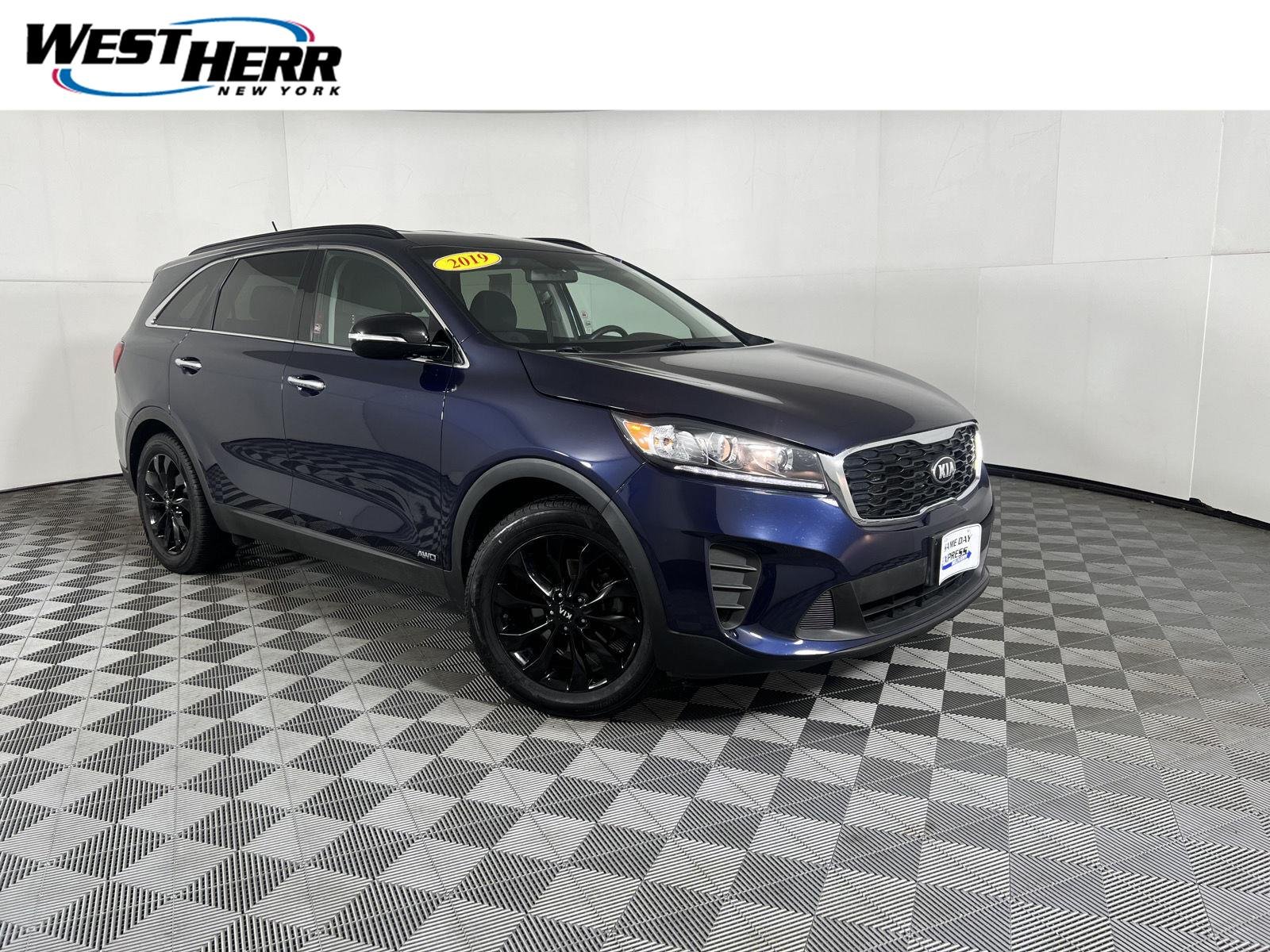 Used 2019 Imperial Blue Kia S V6 image 1