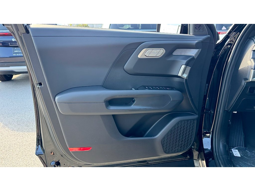 New 2027 Ebony Black Kia S image 23