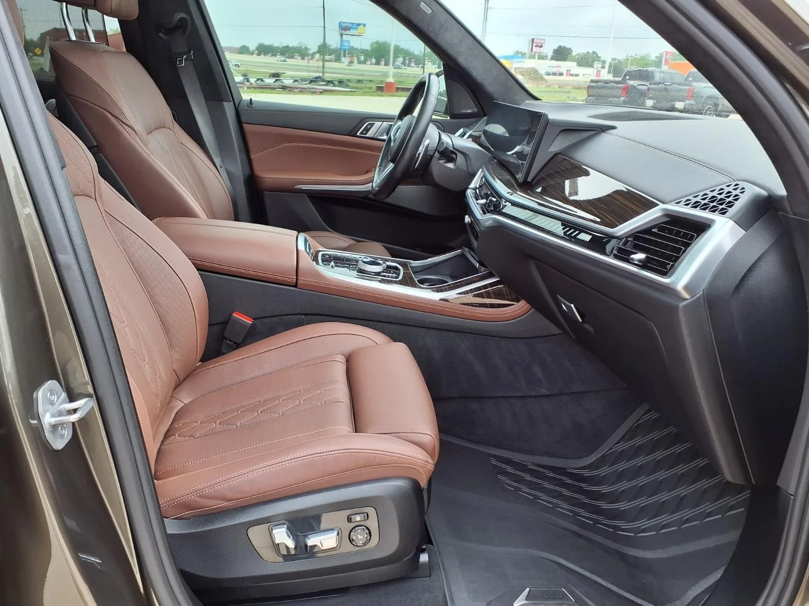 Used 2024 Green BMW M60i image 20