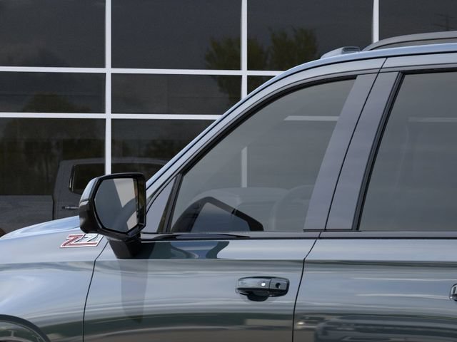 2026 Chevrolet Suburban Z71 - Photo 12