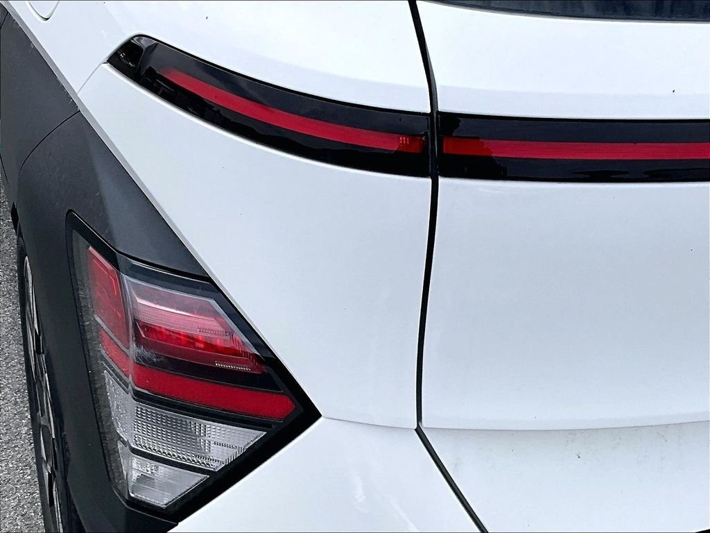 Used 2025 White Hyundai SEL image 30
