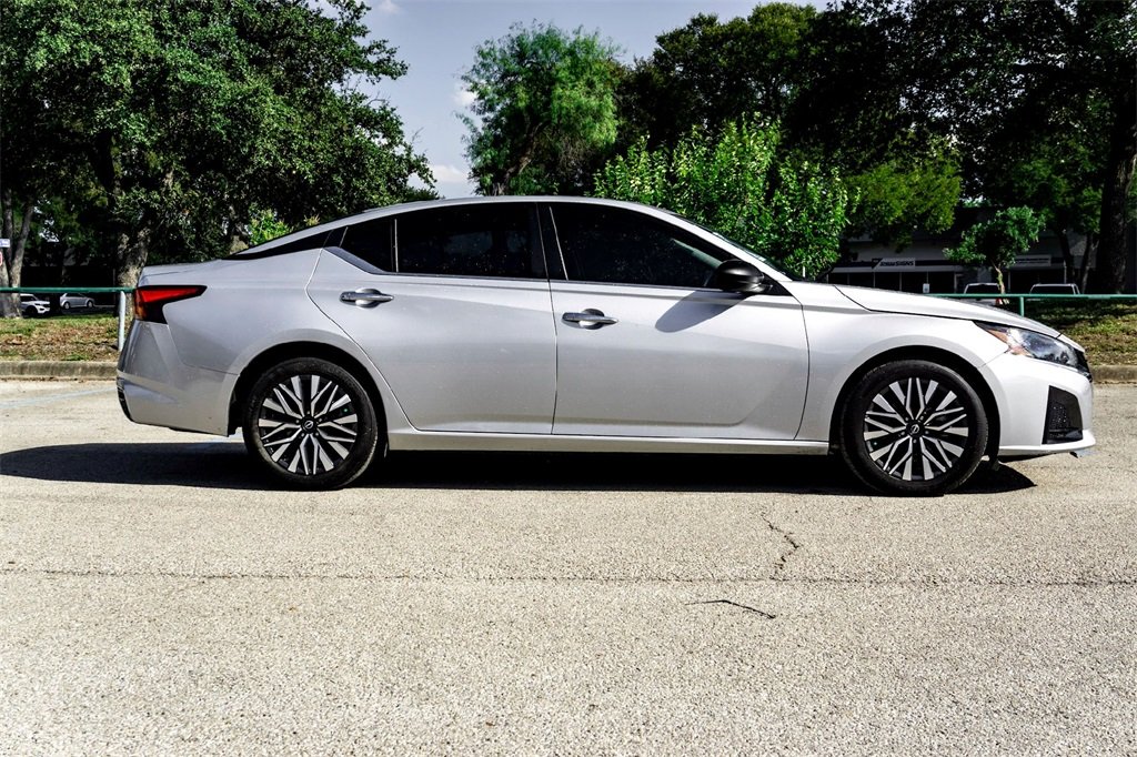 2024 Nissan Altima 2.5 SV photo 3