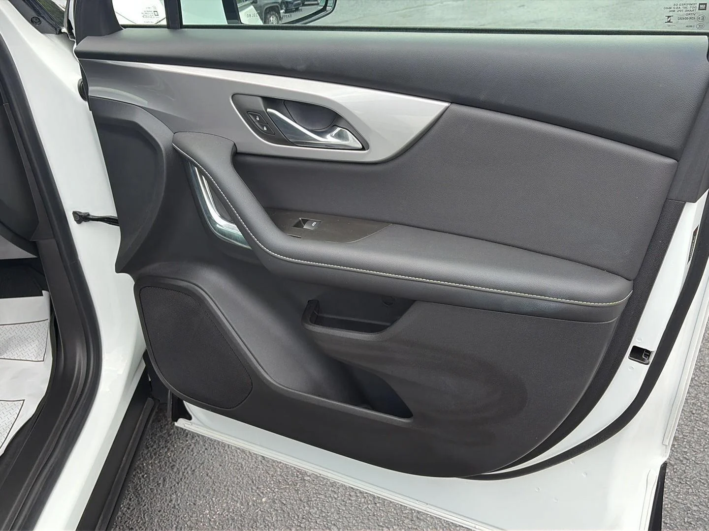 Used 2023 Summit White Chevrolet 2LT image 18