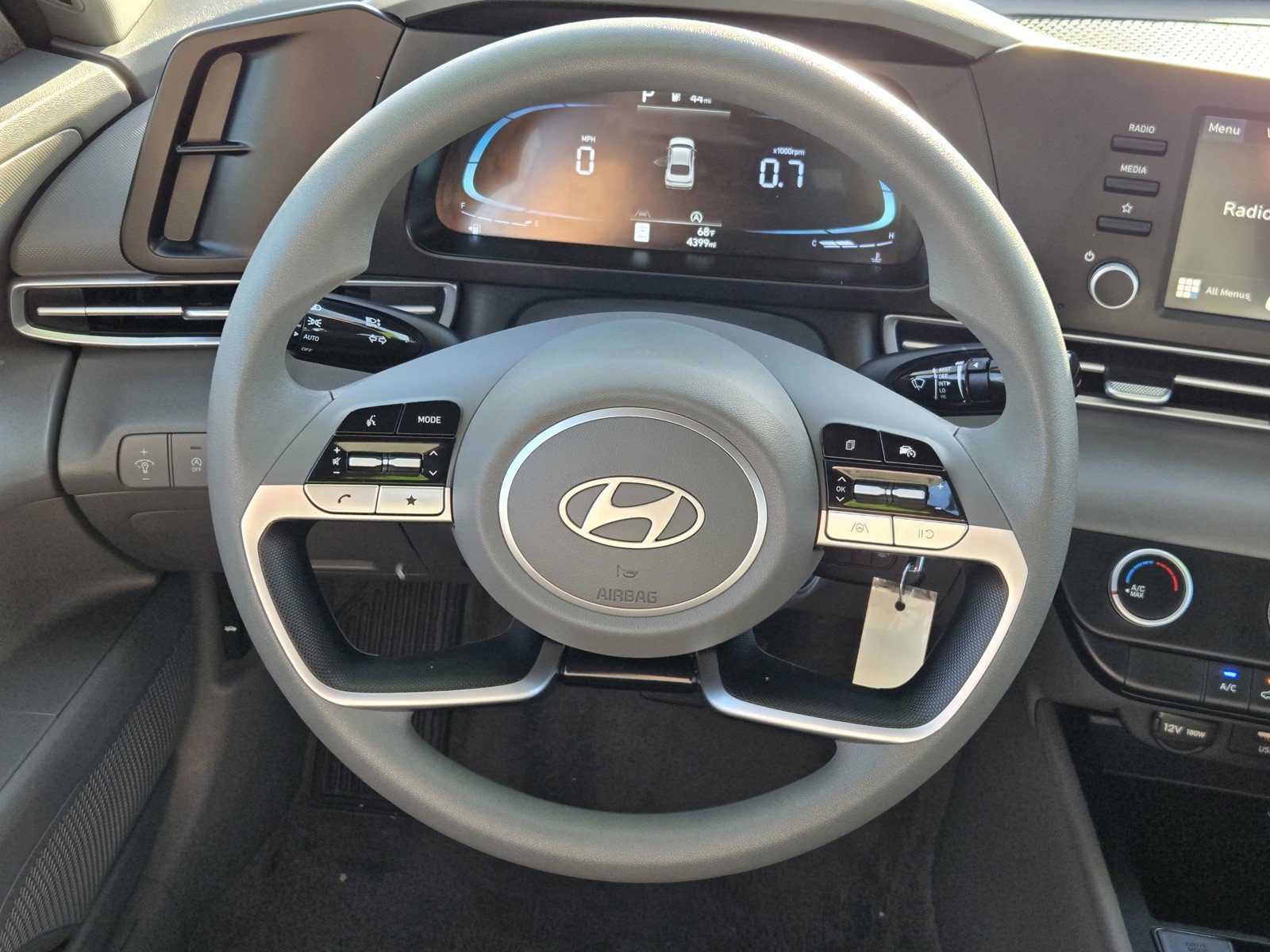 Used 2025 Amazon Gray Hyundai SE image 14