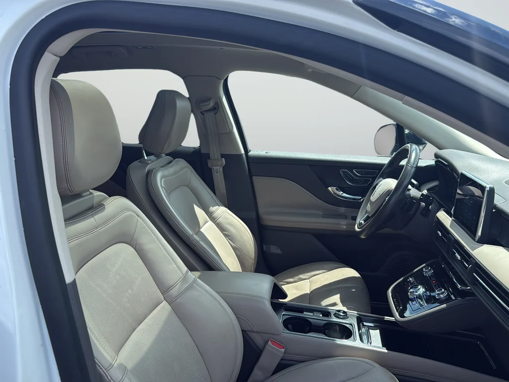 Used 2020 White Lincoln Standard image 19