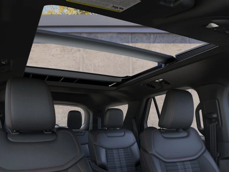 New 2026 Star White Metallic Tri-Coat Ford ST-Line image 22