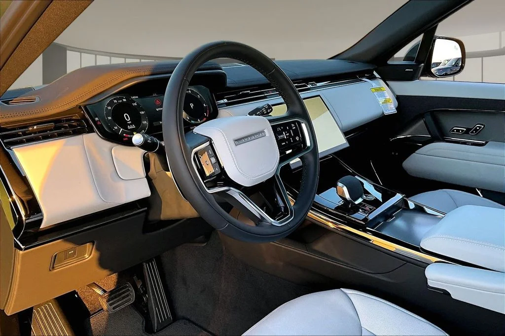 New 2026 Green Land Rover SE image 7