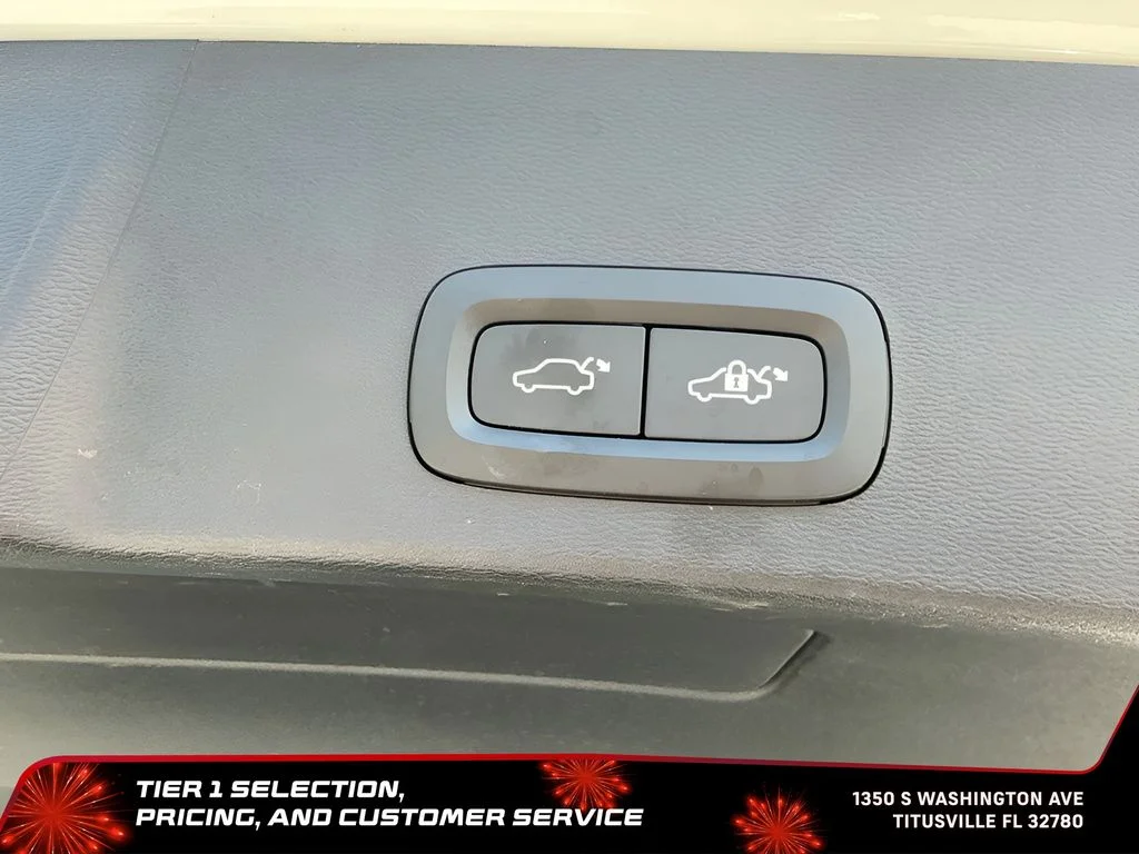 Used 2023 White Volvo Ultimate image 18