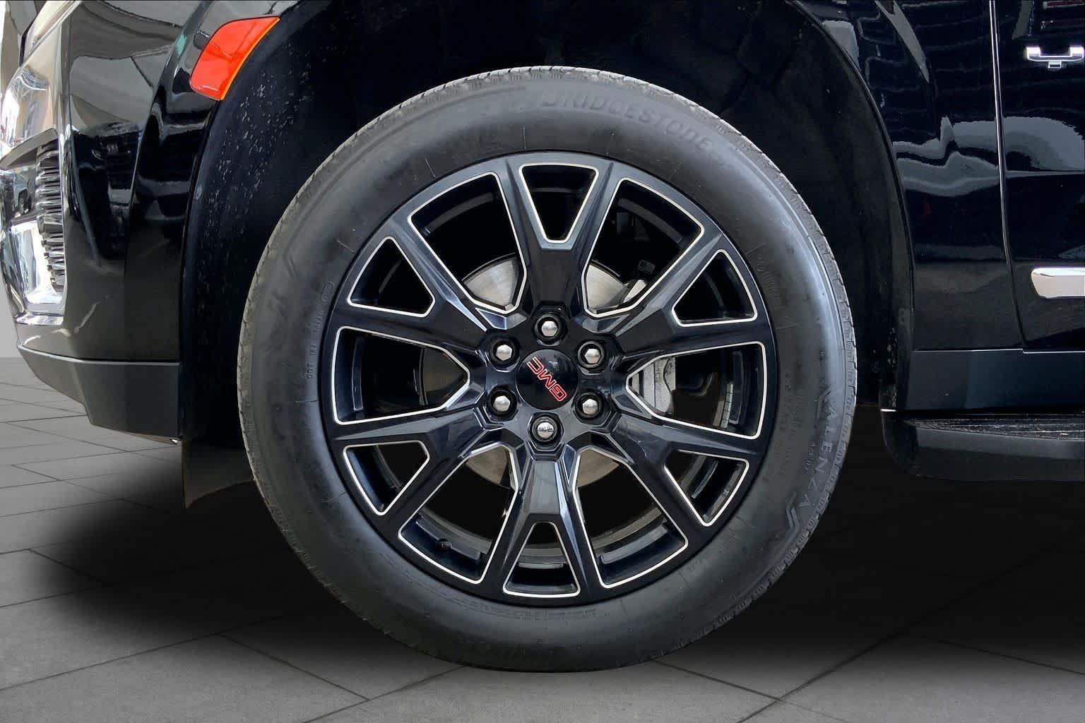 Used 2024 Onyx Black GMC SLT image 11