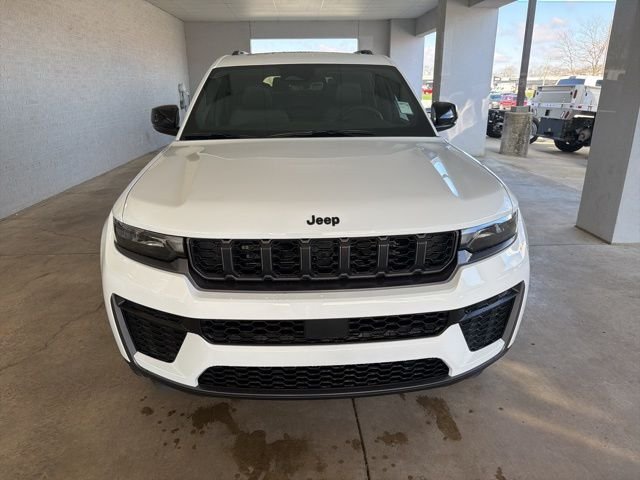 New 2026 Bright White Clear-Coat Exterior Paint Jeep Altitude image 7