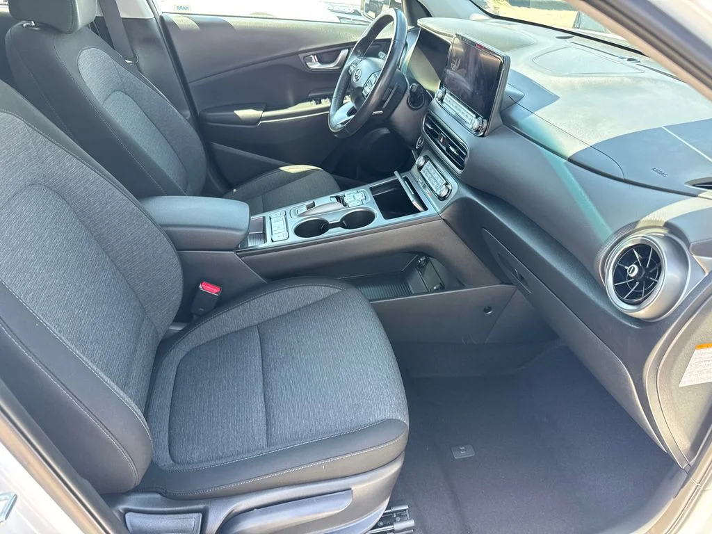 Used 2023 White Hyundai SEL image 15