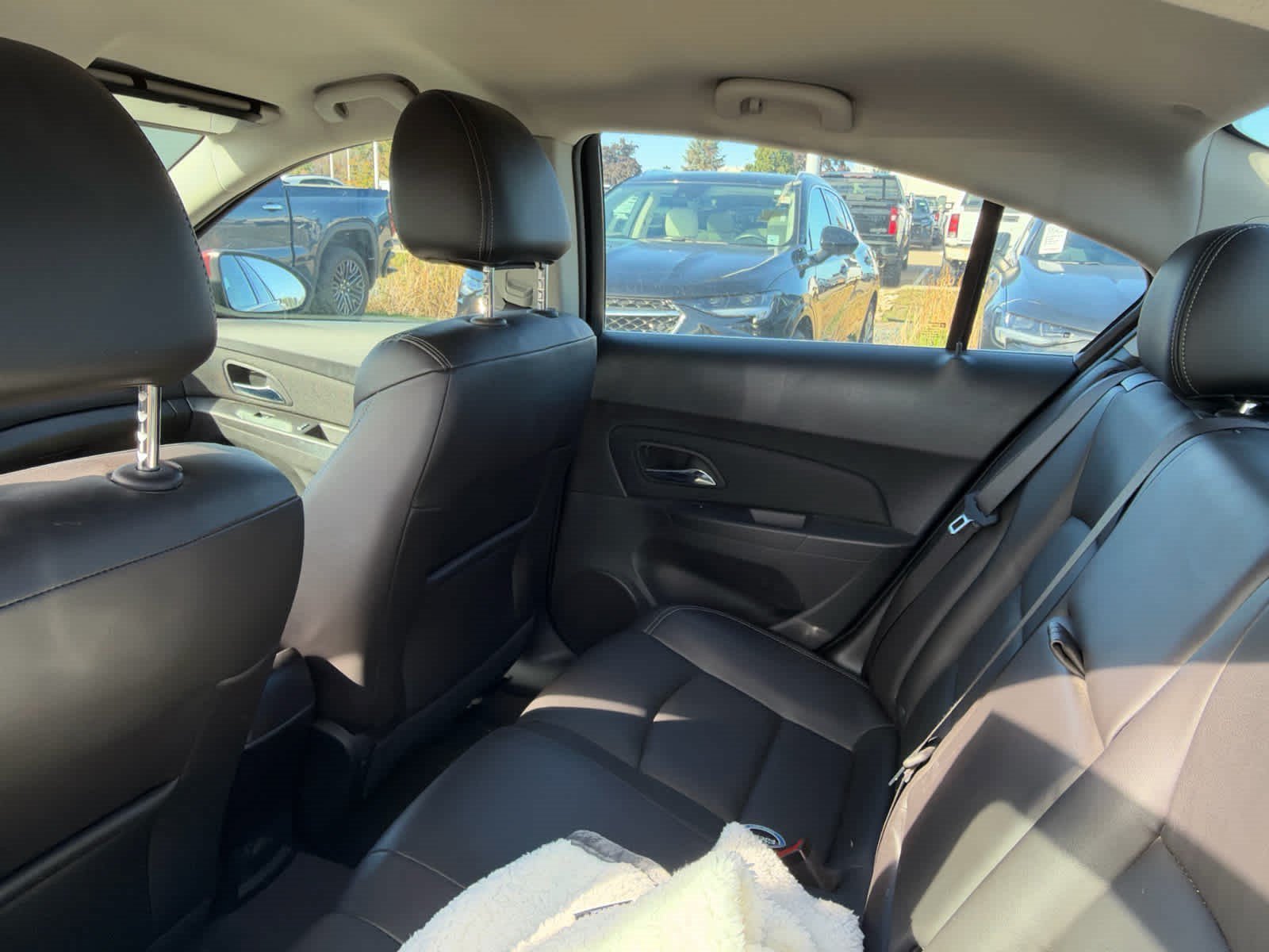 Used 2015 SIREN RED TINTCOAT Chevrolet Diesel image 9