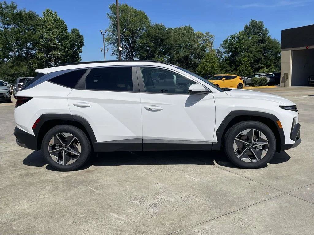 New 2026 White Hyundai SEL image 2