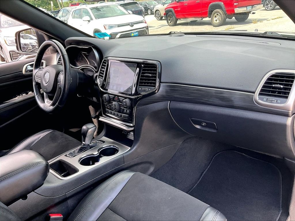 Used 2021 Sting-Gray Clearcoat Jeep Laredo X image 13